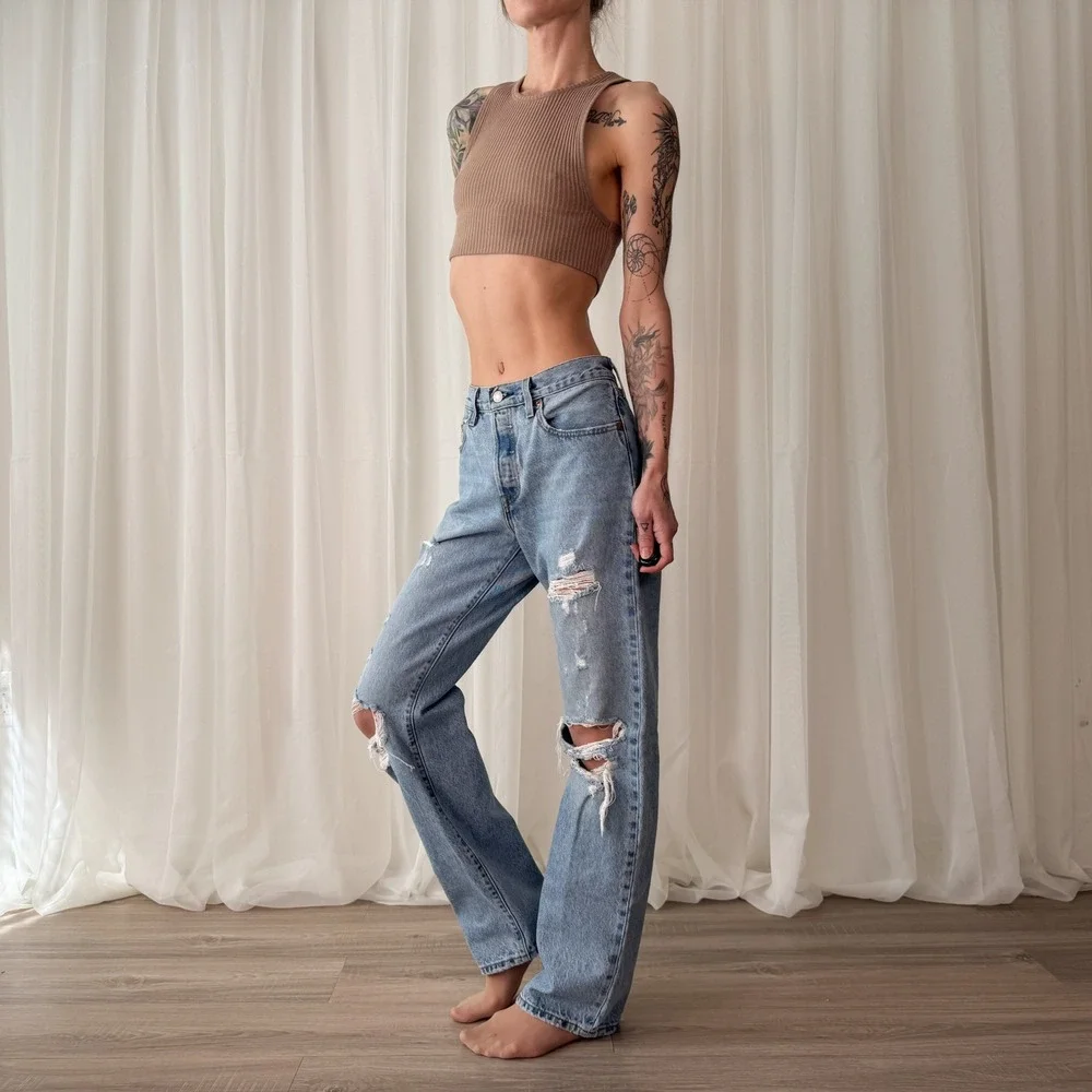 Levi's 501 Distressed Jeans High Waisted Straight Leg Vintage Wash Denim W26 L32 - Picture 1 of 7
